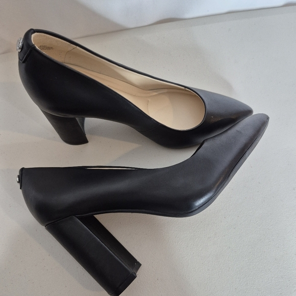 Nine West Astoria 9x9 NWOB Black Block Heel Pump Classic High Heels - Size 6 1/2 - Picture 9 of 13
